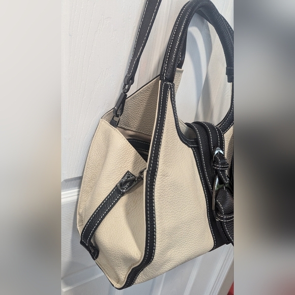 Vittoria Napoli Convertible Bag - Picture 2 of 15